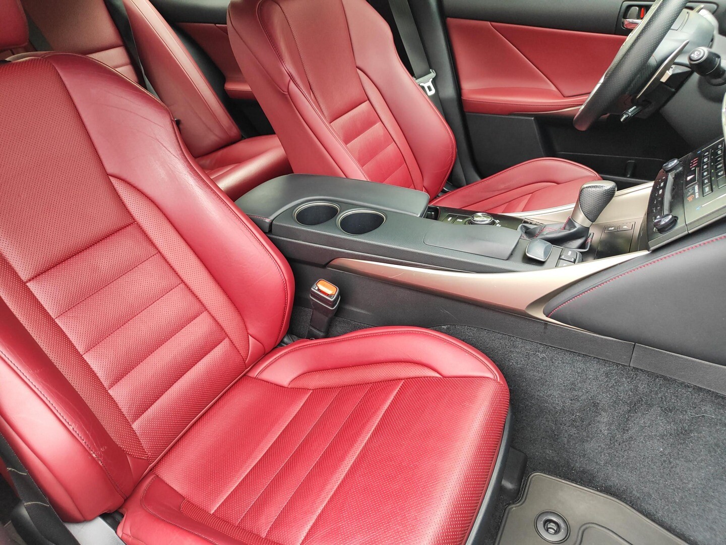 Lexus IS