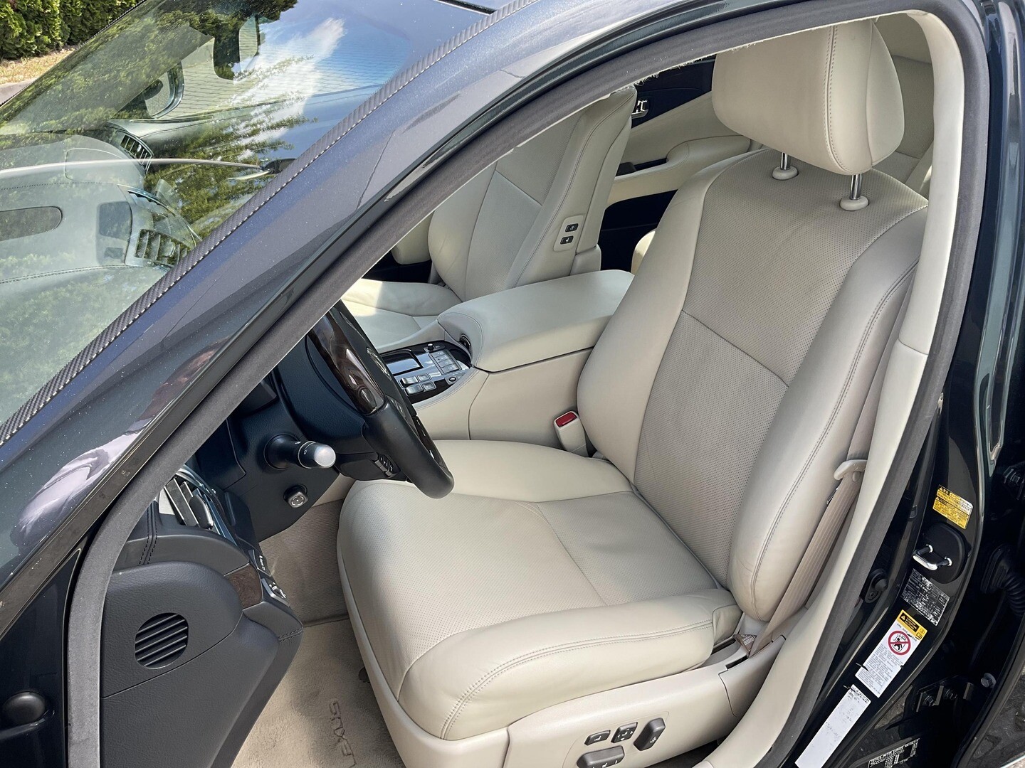 Lexus LS