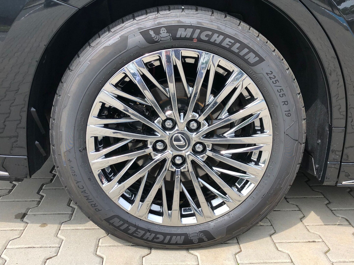 Lexus LM