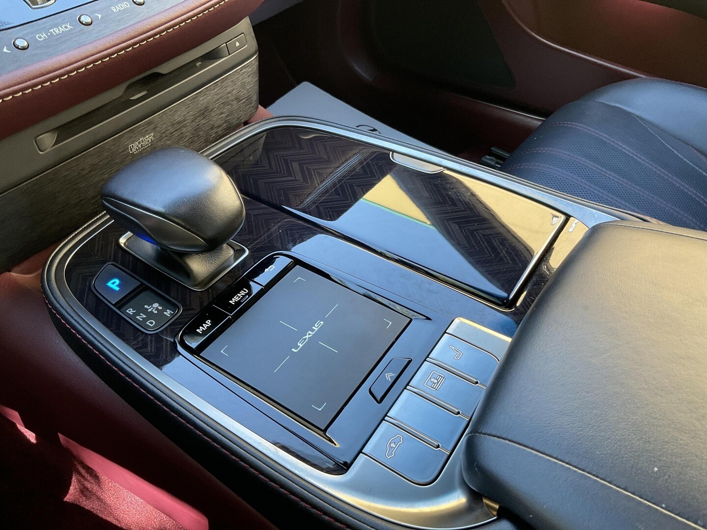 Lexus LS