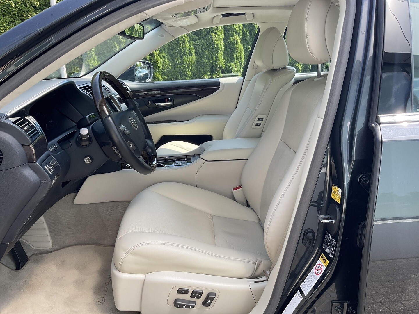Lexus LS