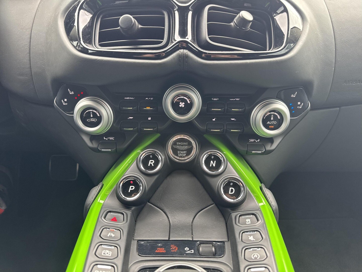 Aston Martin V8