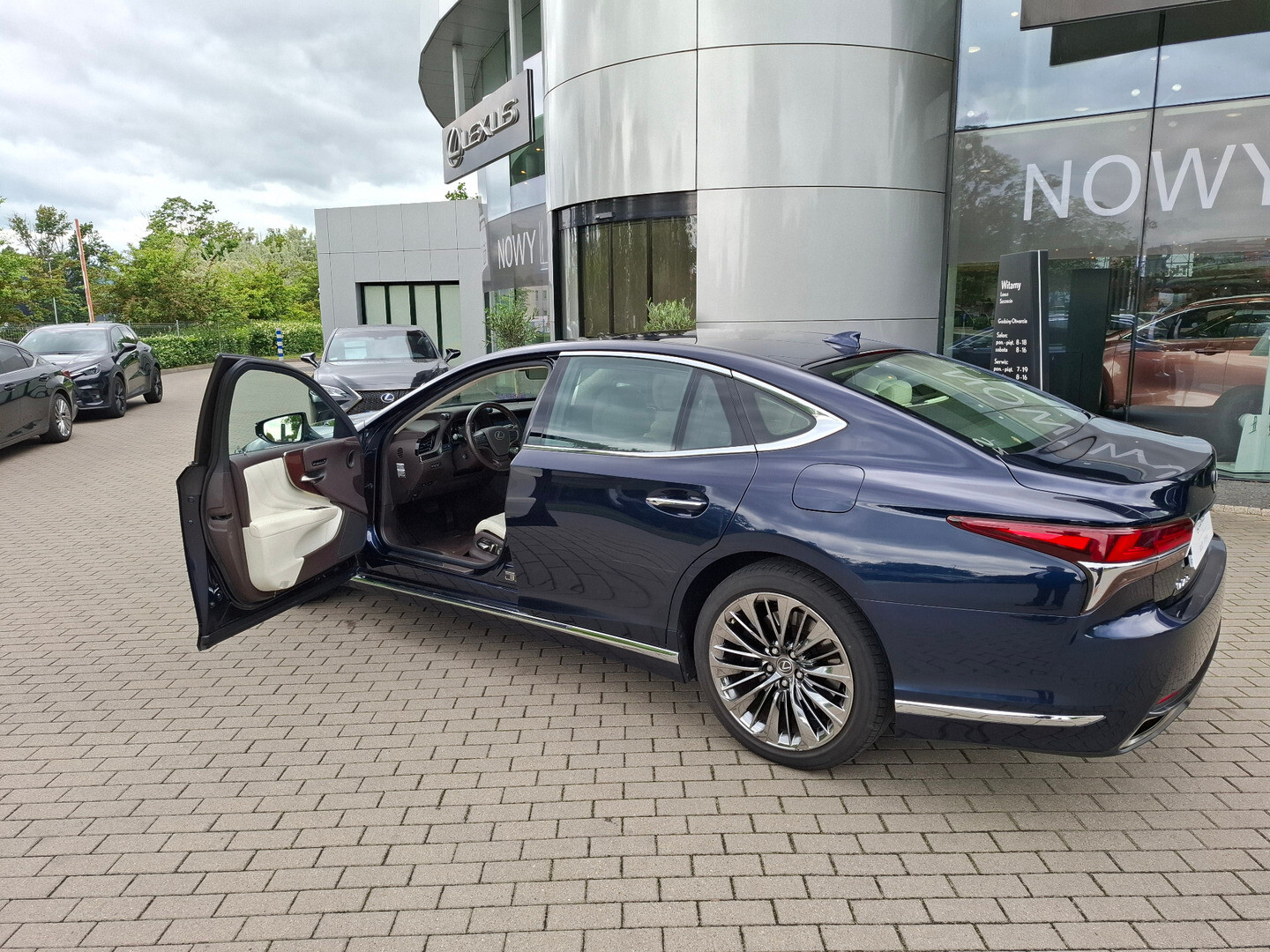 Lexus LS