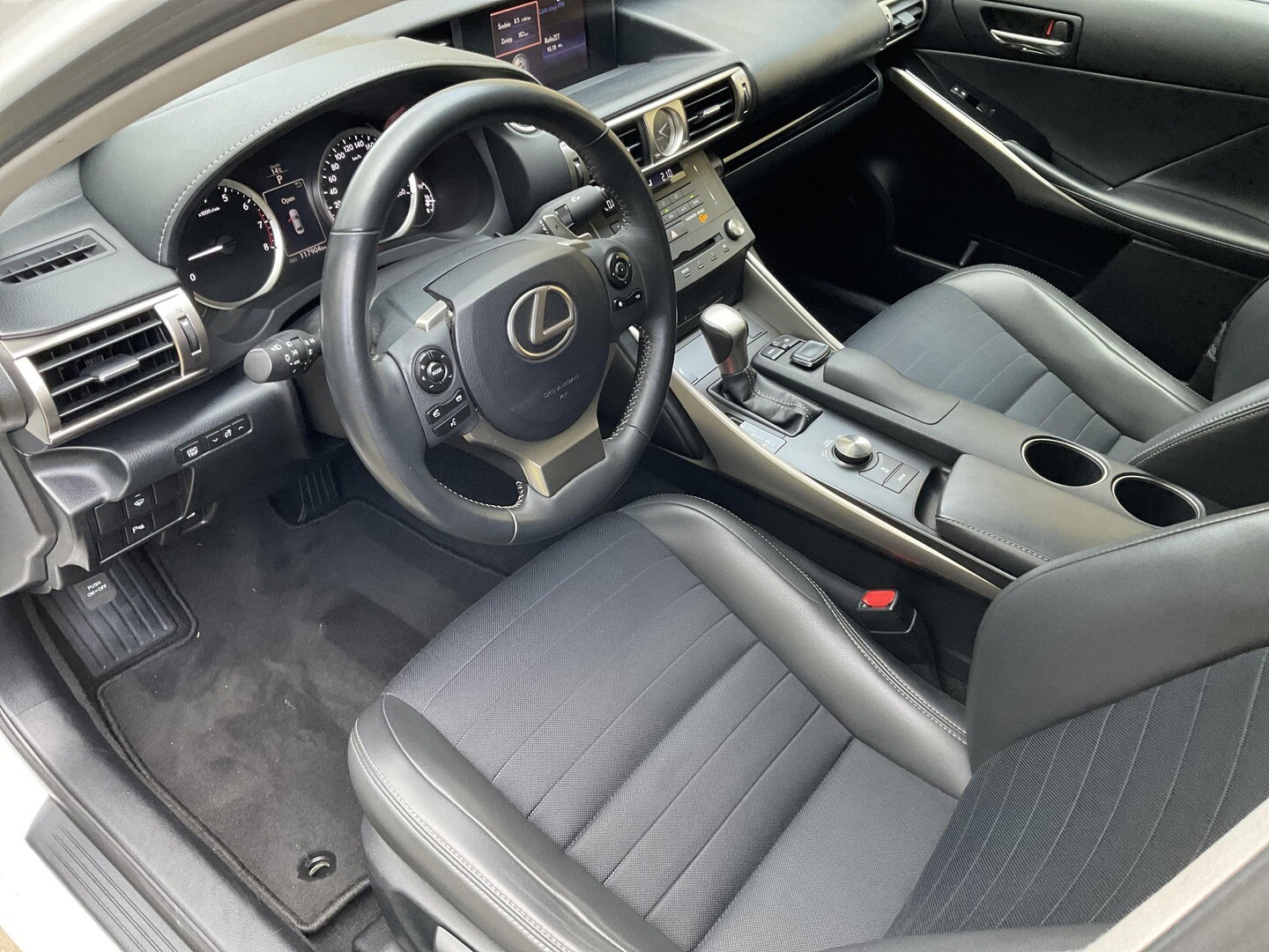Lexus IS